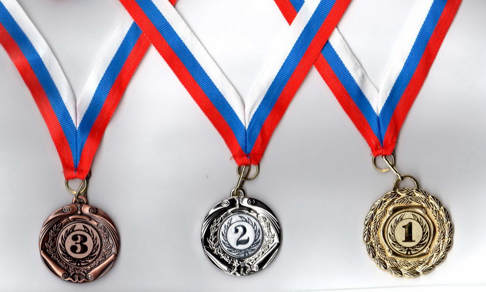 Медали победителей 8 Международной олимпиады по экономике, финансам и вопросам управления и Первого Международного конкурса молодых аналитиков (г.Москва)